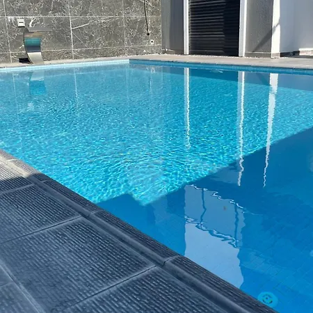 The Blue Haven, Vila
